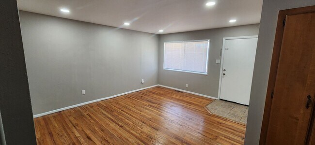 Building Photo - 3218 Canterbury Ln