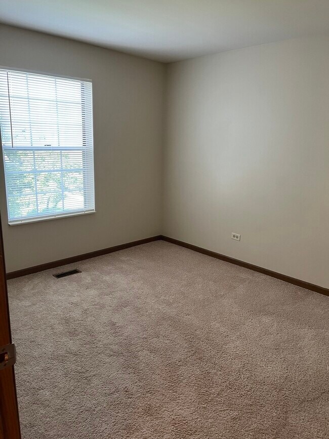 Building Photo - 1744 Eastwood Ct