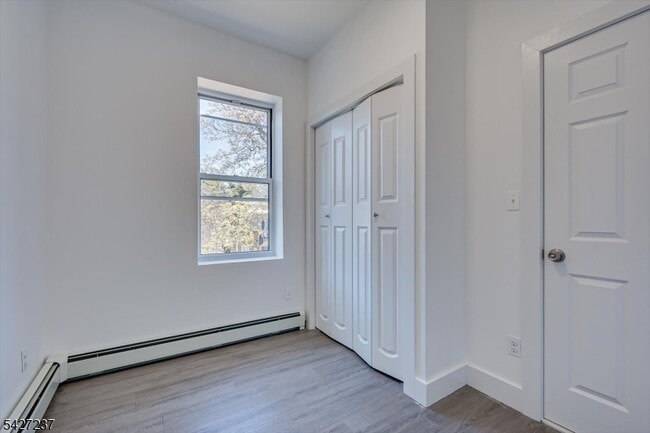 Building Photo - 520 E Jersey St