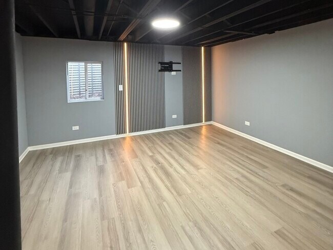 Building Photo - 286 Wolverine Dr