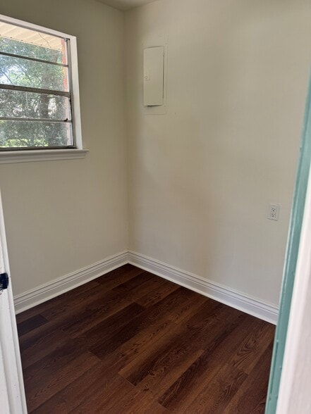 Storage room - 14747 S Harrells Ferry Rd