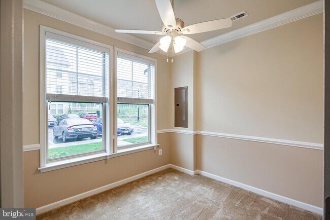 Building Photo - 833 Jarrett Ln