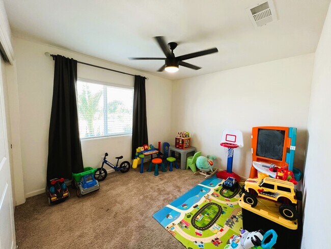 Building Photo - 2331 Vineyard Ct