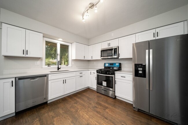 Building Photo - 4576 Pepper Dr