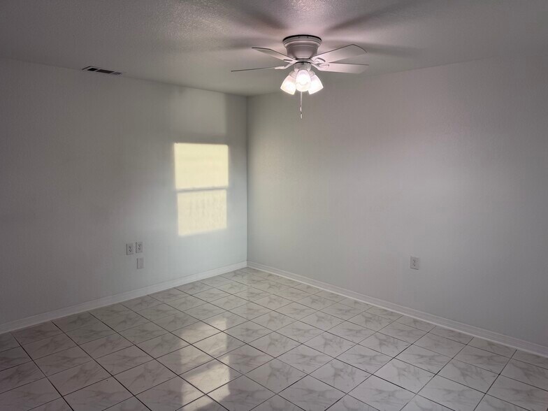 Building Photo - 6326 Providence Cir