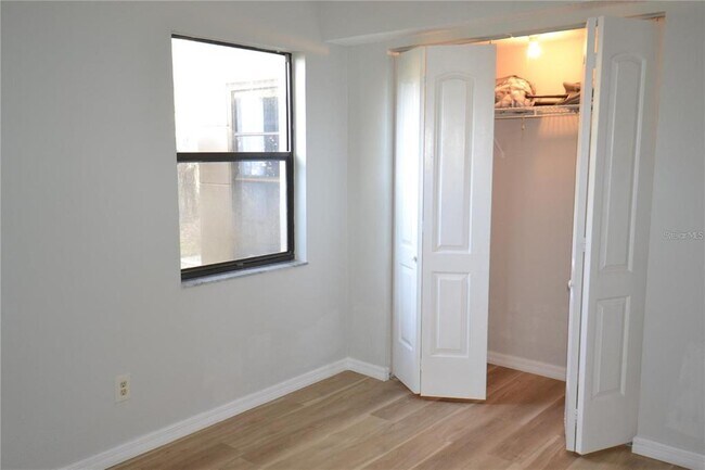 Building Photo - 3399 Mermoor Dr