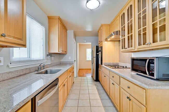 Building Photo - Charming 3-bedroom, 2-bathroom ranch-style...