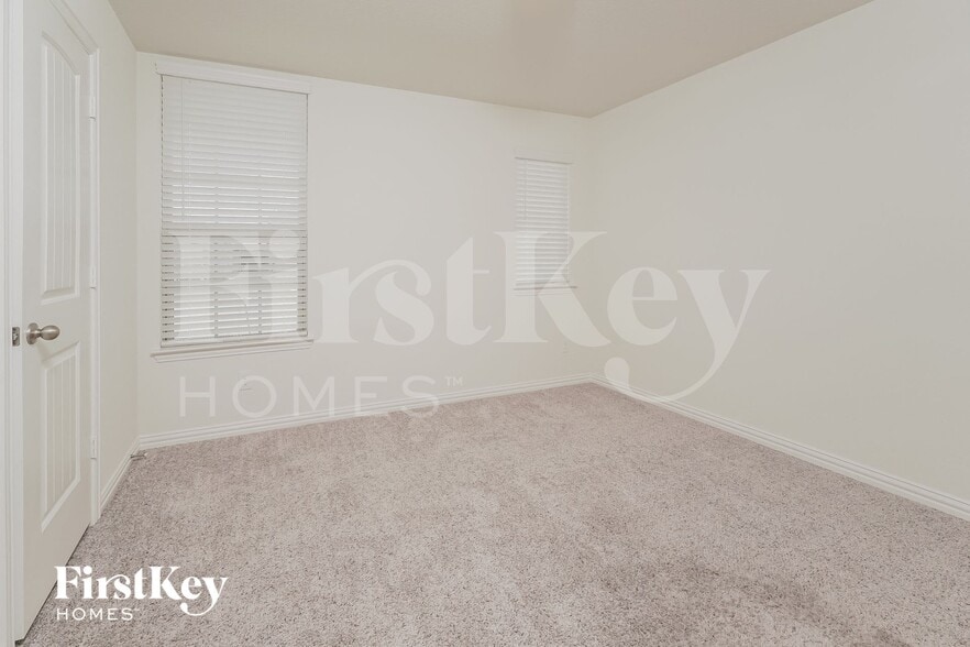 Building Photo - 815 Silverbell St
