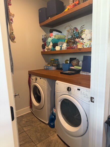 Building Photo - 4762 Sampson Ct.