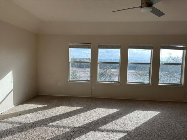 Building Photo - 520 Cameron Cove