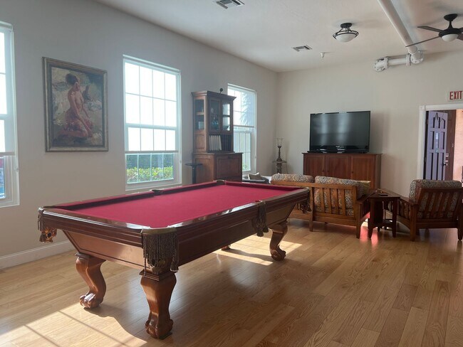 Building Photo - NEW PRICE on Adorable 1BR/1BA Condo in Downtown Venice