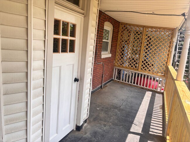 Building Photo - 4 Bedroom, 2 Full Baths Harrisburg House for Rent