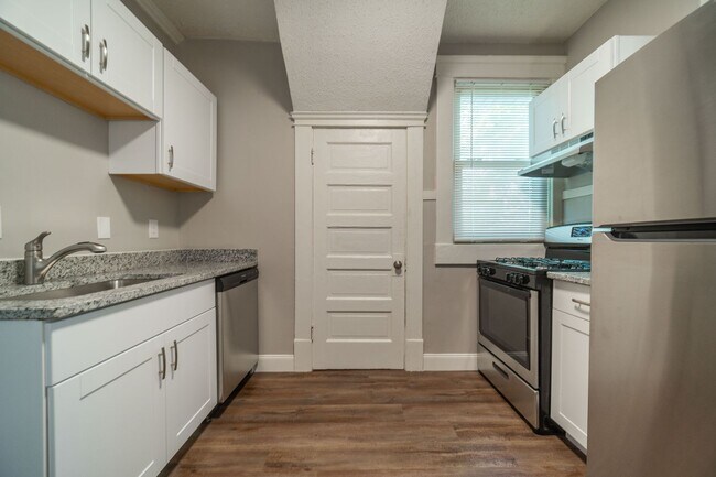 Building Photo - 810 Miller Ave