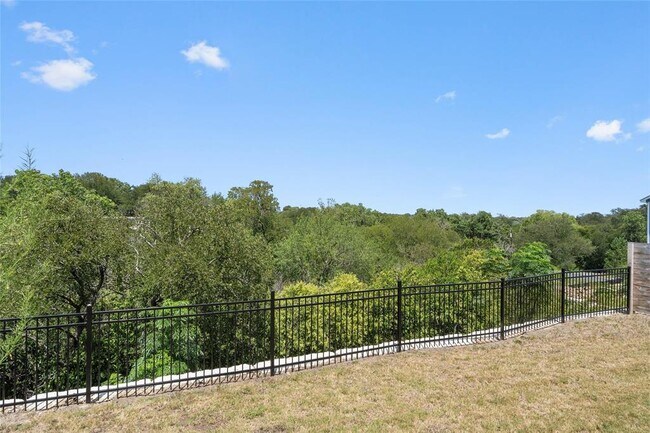 Building Photo - 2720 Bristol Dr