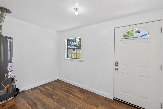 Building Photo - 1805 Ave N 1/2