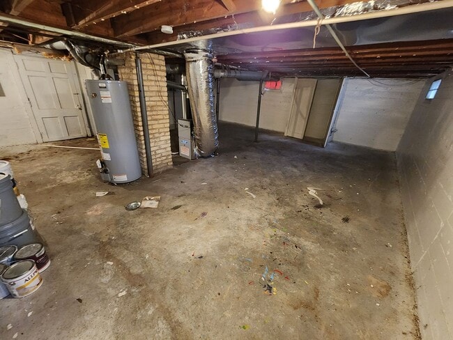 Building Photo - Spacious 3-Bedroom, 1-Bathroom Home AVAILABLE NOW!!