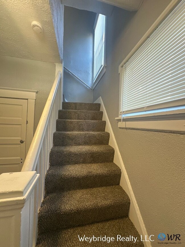 Building Photo - 407 Jackson Ave