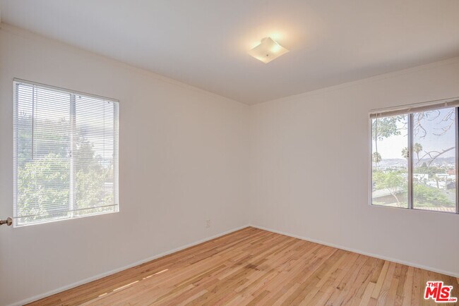 Building Photo - 2710 Bellevue Ave