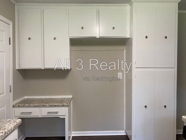 Building Photo - 306 Oakwild Dr
