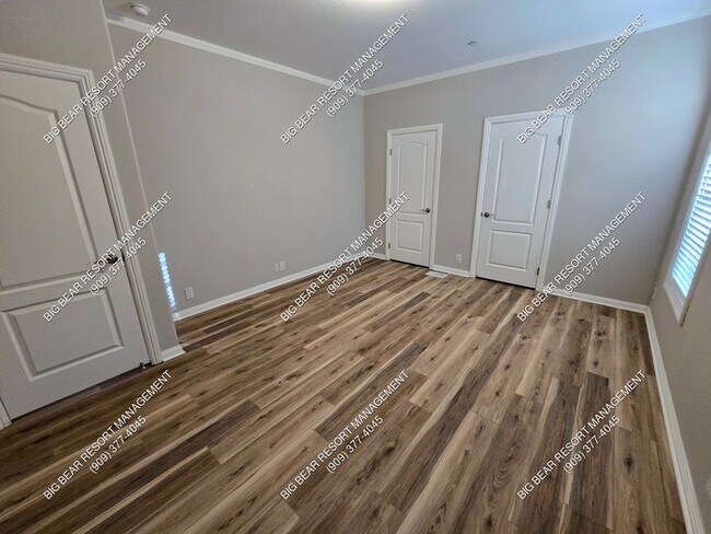 Building Photo - 305 W Sherwood Blvd