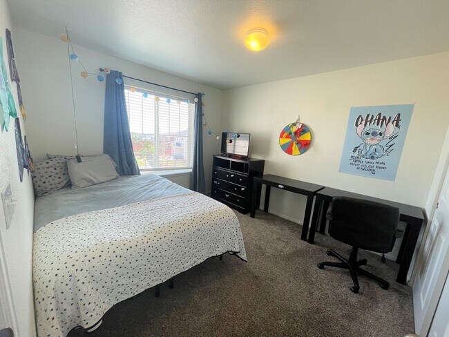 Building Photo - Spacious Charmer in sought after Meridian Ranch community- 2 houses from park