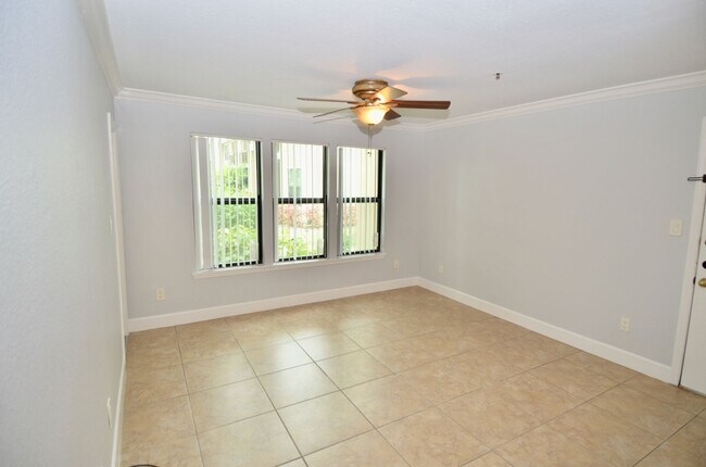 Building Photo - One bedroom one bathroom condo in Palmer Ranch