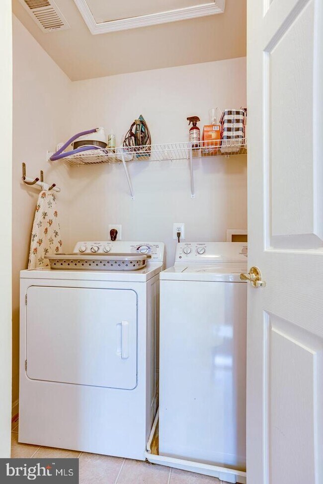 Building Photo - 47571 Royal Burnham Terrace