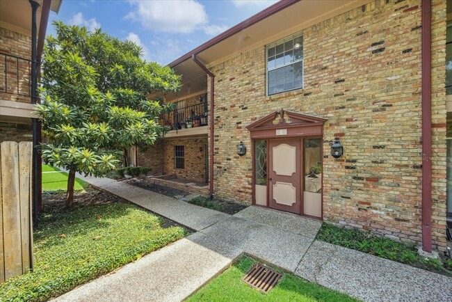 Primary Photo - 7600 Burgoyne Dr.