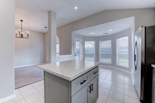 Building Photo - 9026 Eaglecove Dr