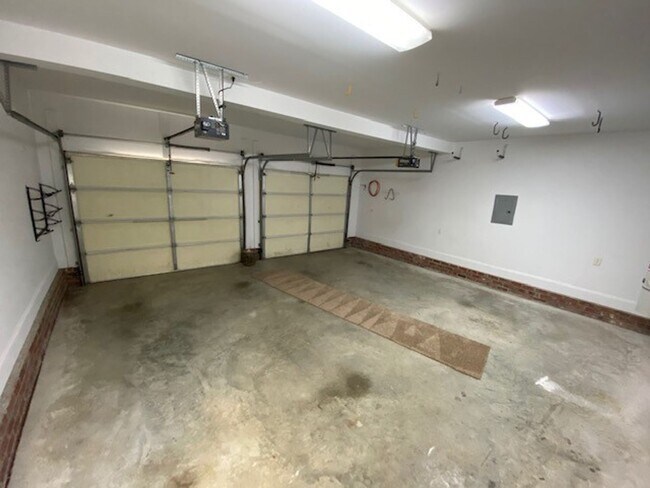 Building Photo - 131 Barclay Valley Dr