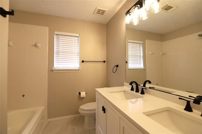 Building Photo - 21631 Live Oaks Spring Dr