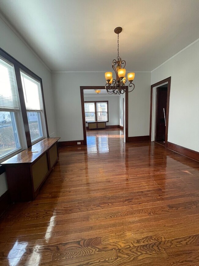 Building Photo - 25 S Onota St