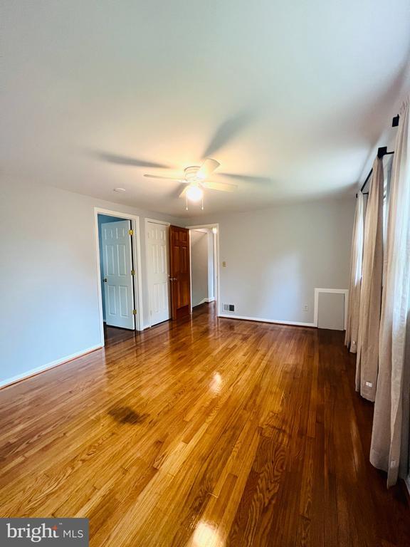 Building Photo - 2220 Primrose Dr
