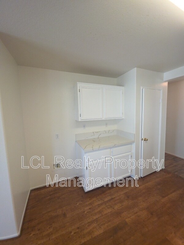 Building Photo - 26807 Mountain Glen Dr