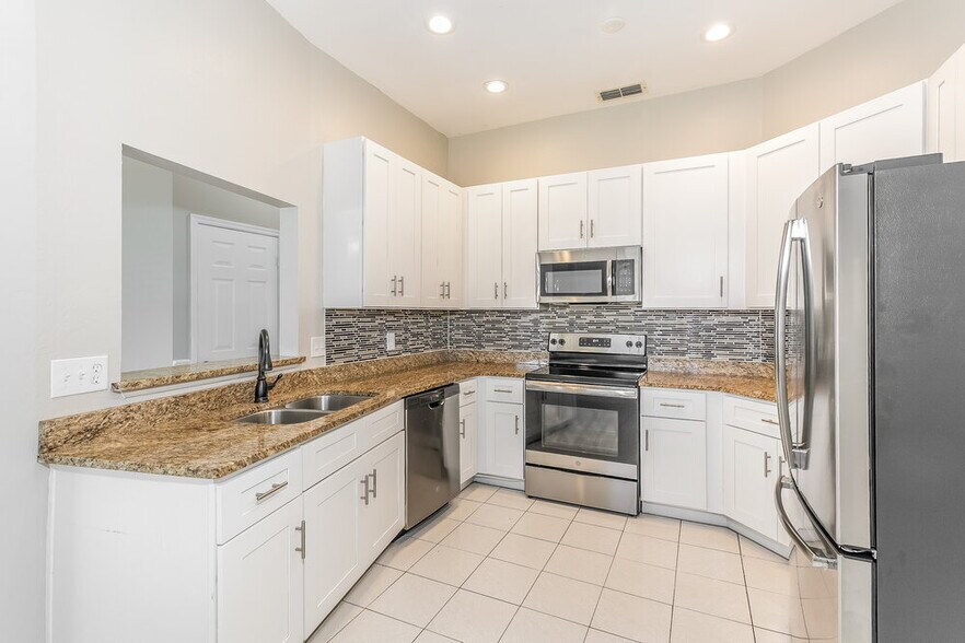 Building Photo - 8728 Grandee Dr
