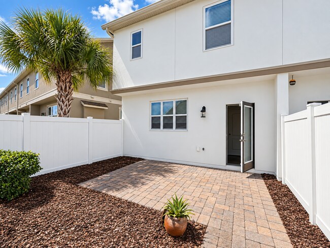 Building Photo - 6603 Calamondin Dr