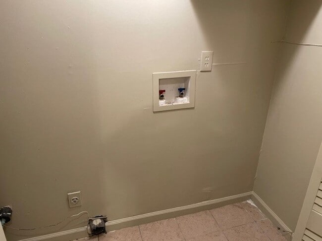 Building Photo - **ASK HOW YOU CAN MOVE IN WITH NO SECURITY DEPOSIT**333 River Brook Trl: 3BD, 2.5BA Duplex only 5...