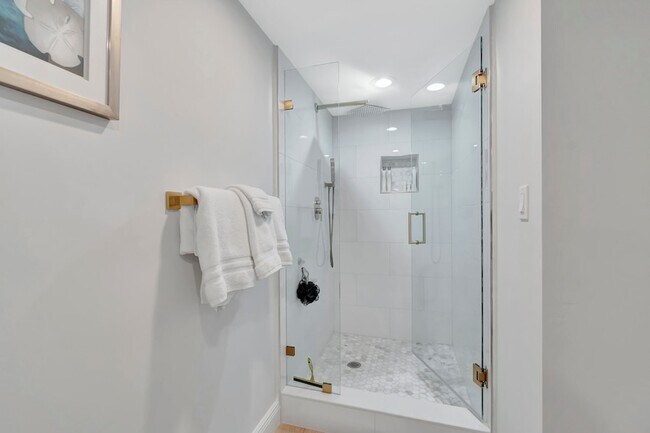 Building Photo - 1 Harbourside Dr