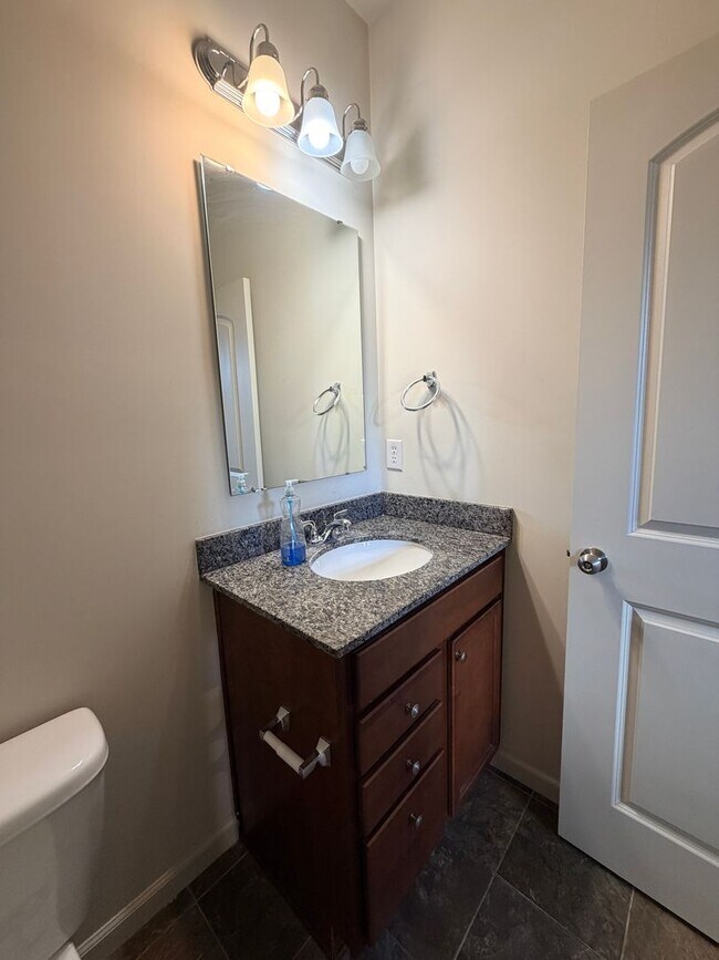 Building Photo - 15545 Westmoor Ave