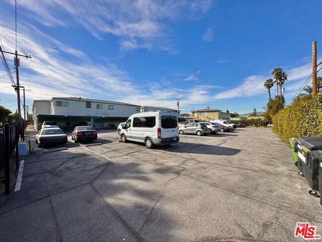 Building Photo - 2041 Euclid St