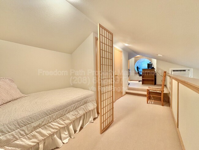 Building Photo - 5637 W Racquet Rd
