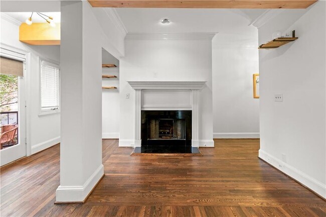 Building Photo - 2840 Peachtree Rd NW