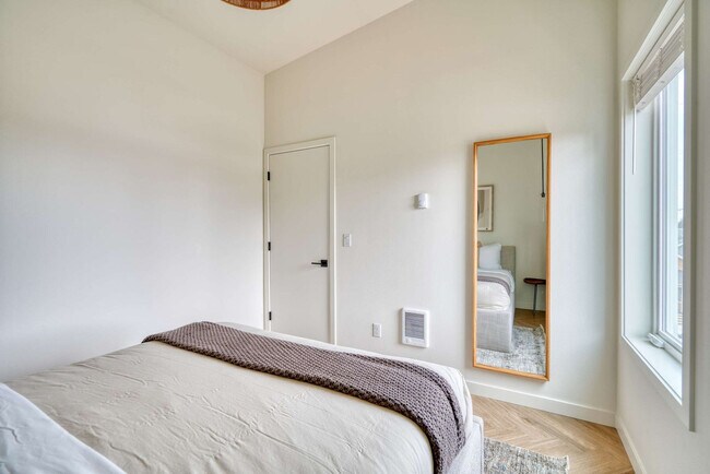 Building Photo - 5018 NE 26th Ave