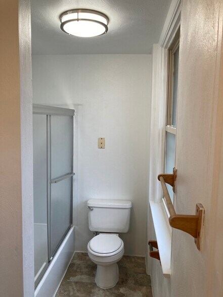 Building Photo - 5819 Bartlett St