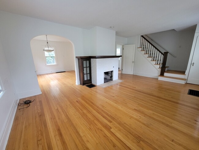 Building Photo - 112 Alden St