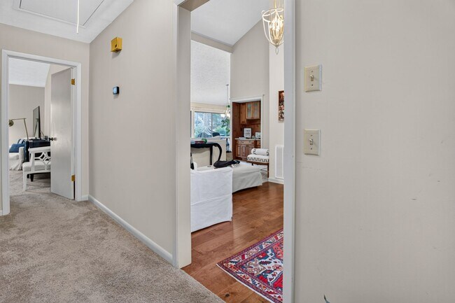 Building Photo - 30 Village Green Cir