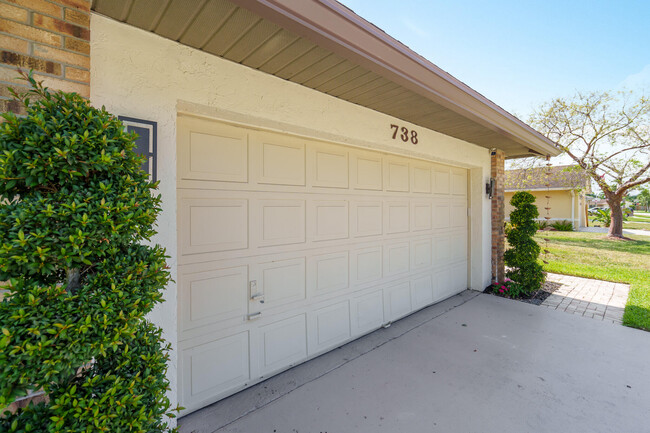 Building Photo - 738 NW 42nd Way