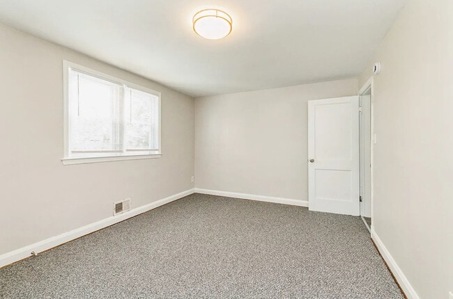 Building Photo - 3 Bedroom OPPORTUNITY AREA