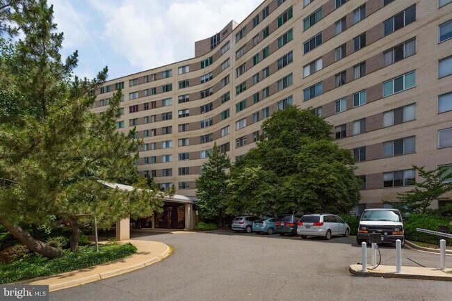 Building Photo - 1200 N Nash St