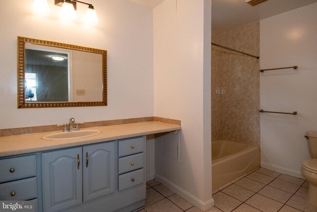 Building Photo - 6733 Gouthier Rd